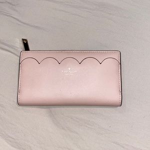 Pink Kate Spade wallet 💗🌷💄👛🩰💐🐷